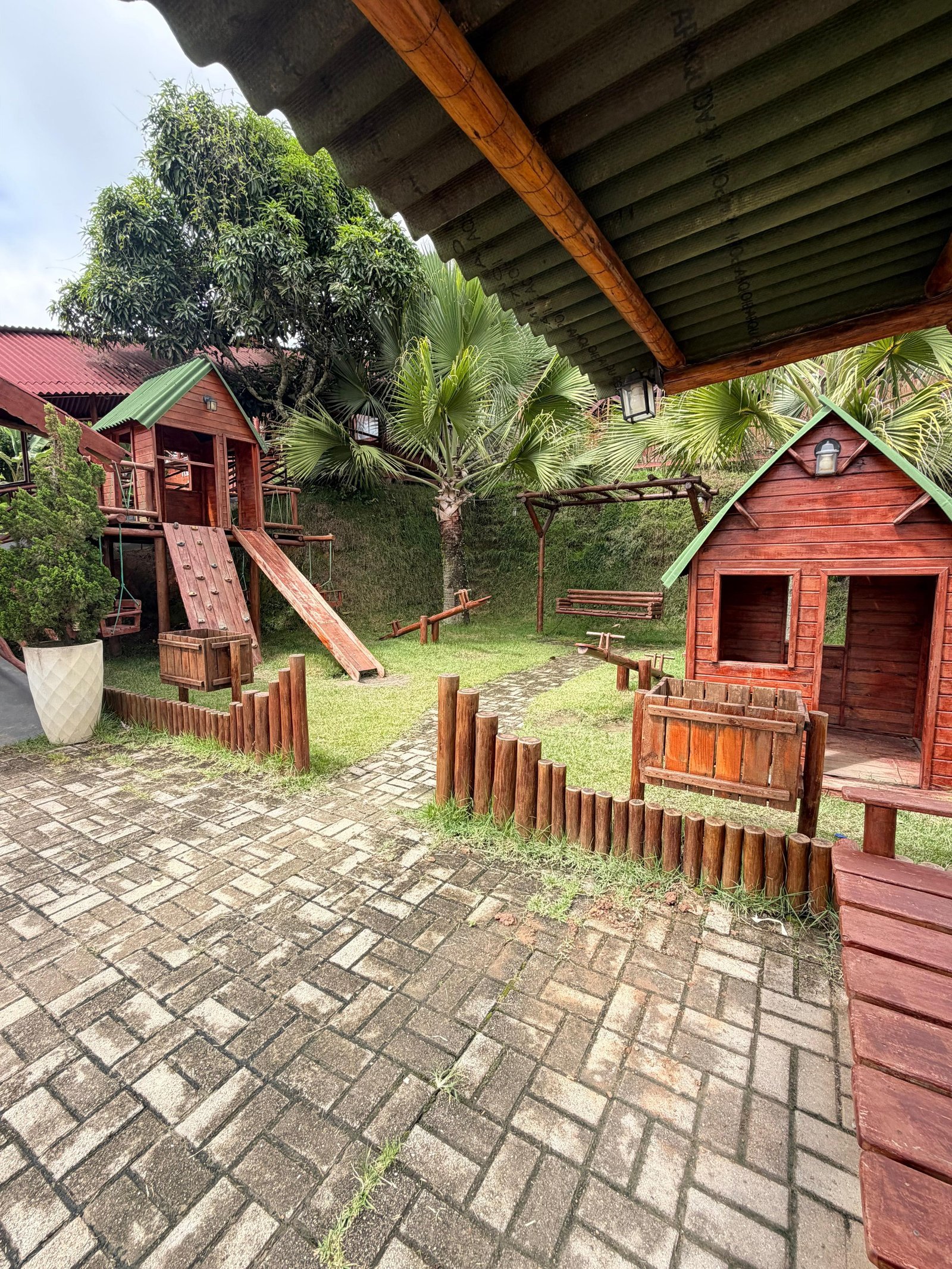 Playground infantil na entrada